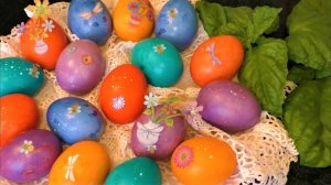 Как покрасить яйца на Пасху быстро и красиво без всякой возни.