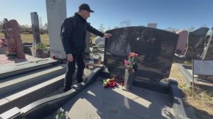 ПРОЩАЙ ГЕНЕРАЛ … ШЕСТЬ ЛЕТ НАЗАД ОТОРВАЛСЯ ТРОМБ … МОГИЛА АКТЁРА АЛЕКСЕЯ БУЛДАКОВА | ТРОЕКУРОВСКОЕ