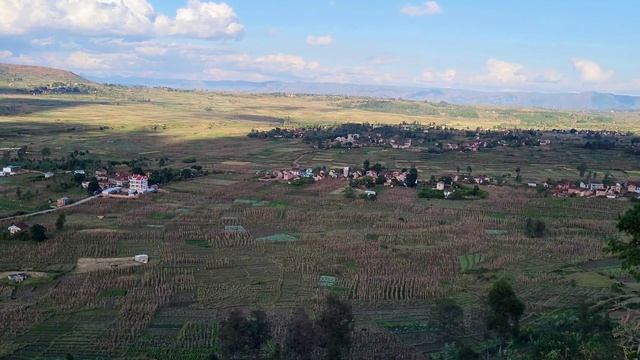 МАДАГАСКАР, 2024. Мчимся в Анцирабе. Самые красивые озёра острова и краткий обзор отеля Н1. 14 СЕРИЯ смотреть онлайн