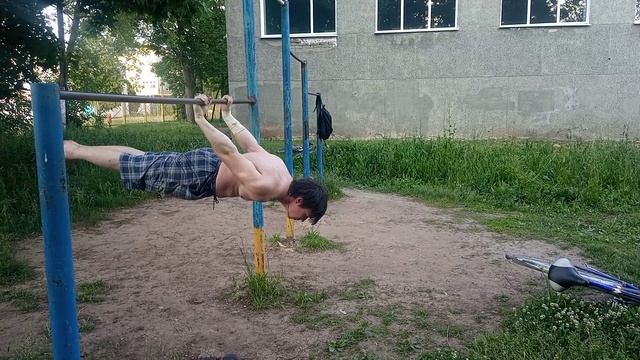 Поставил рекорд мира по ласточке 1 минута 18 секунд (воркаут, уличная гимнастика, Алексей Шкурлапов) смотреть онлайн