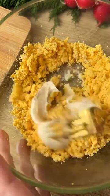 ЯЙЦА С НЕЖНОЙ НАЧИНКОЙ смотреть онлайн