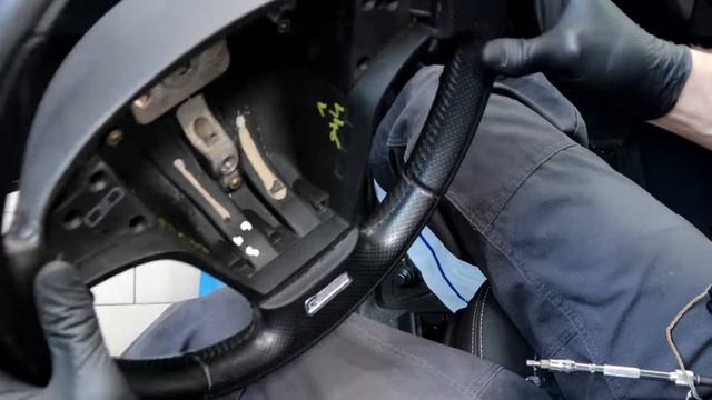 Volvo C30 Aftermarket Steering Wheel Install