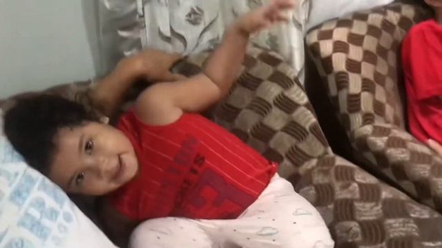 Ava singing Dance Monkey смотреть онлайн