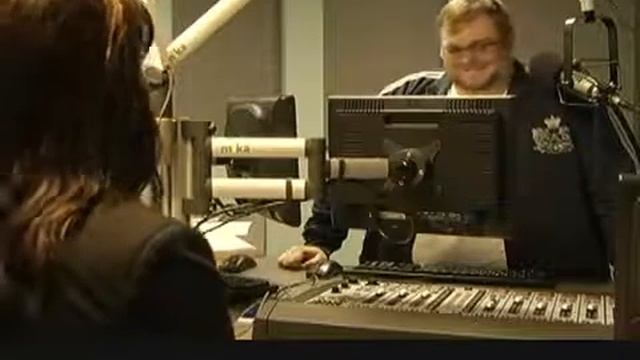 Sit Down 2 Camera Interview смотреть онлайн