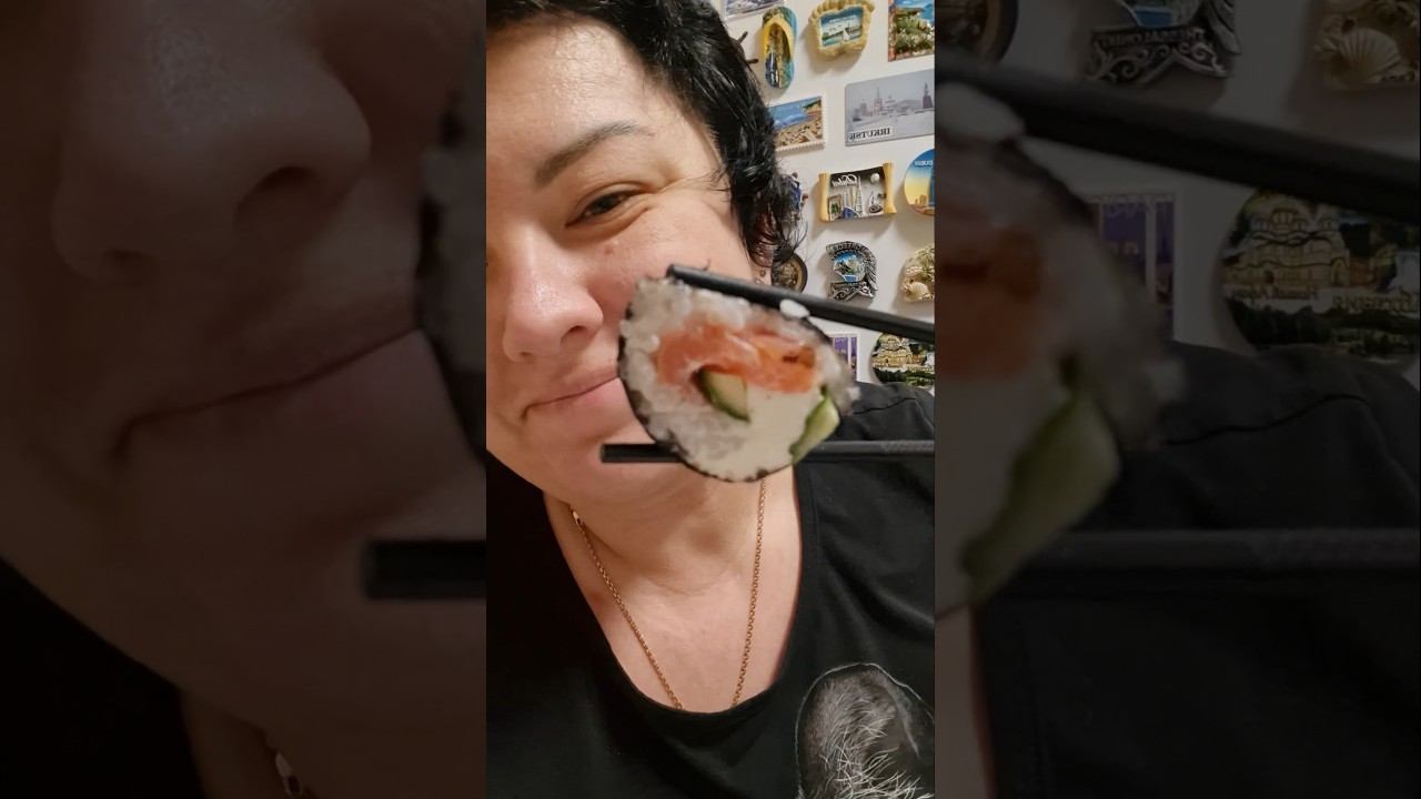 Кушаю роллы, которые сама приготовила смотреть онлайн