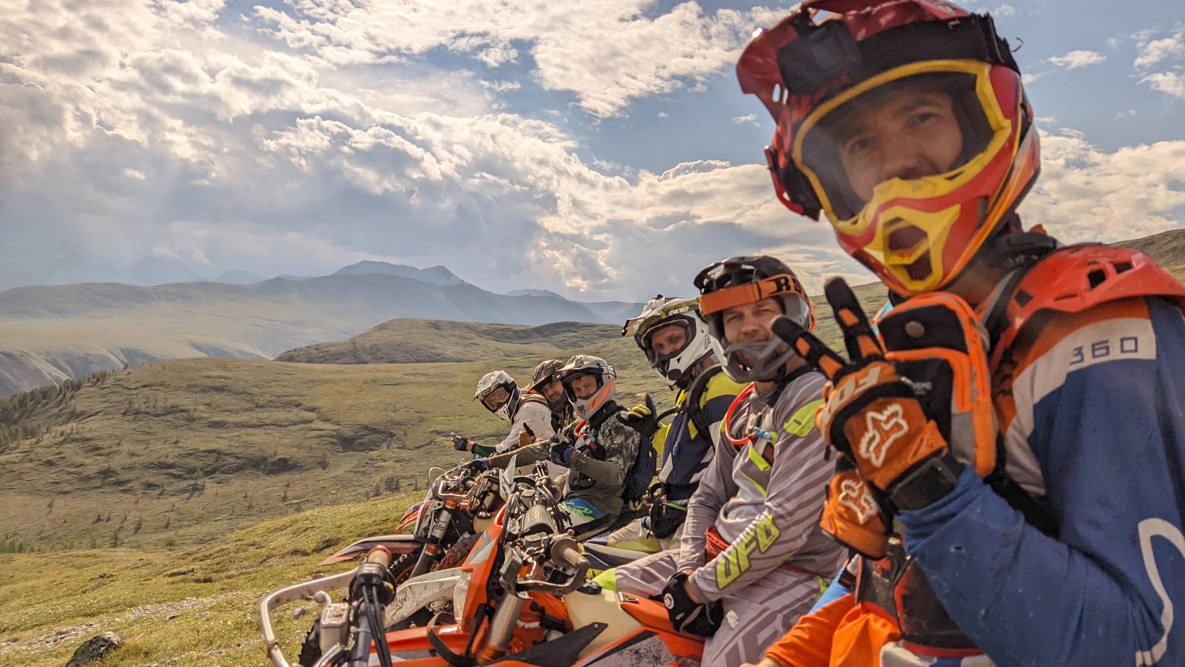 ВЫЖИЛ один в лесу после того как утопил мотик смотреть онлайн