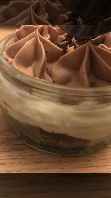 Oreo butter biscuit Cheesecake topped with Chocolate Mousse 😋 смотреть онлайн