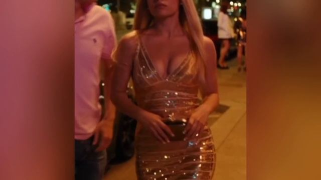 Сделала вид как будто не знает подруг