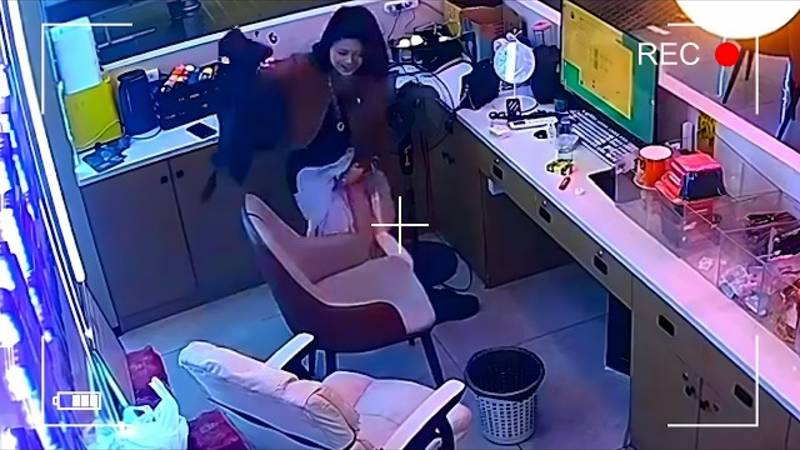 Неожиданные вещи, снятые на камеру видеонаблюдения смотреть онлайн