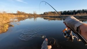 Ловля ОКУНЯ, РЫБАЛКА на СПИННИНГ в АПРЕЛЕ! НАНО-ДЖИГ и МОРМЫШИНГ на МАЛОЙ РЕКЕ!