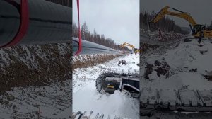 Укладка трубы экскаватором.