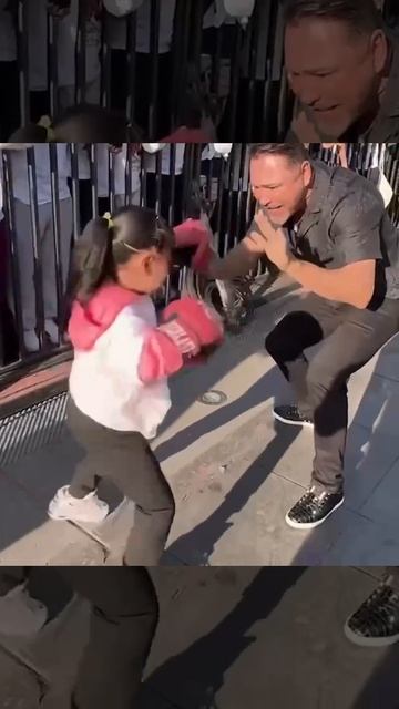 Оскар Дэ Ла Хойя потренировал подрастающее поколение смотреть онлайн