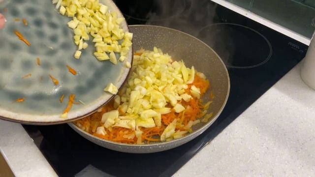 Что приготовить на обед ? Фаршированные кабачки с курицей и овощами. смотреть онлайн