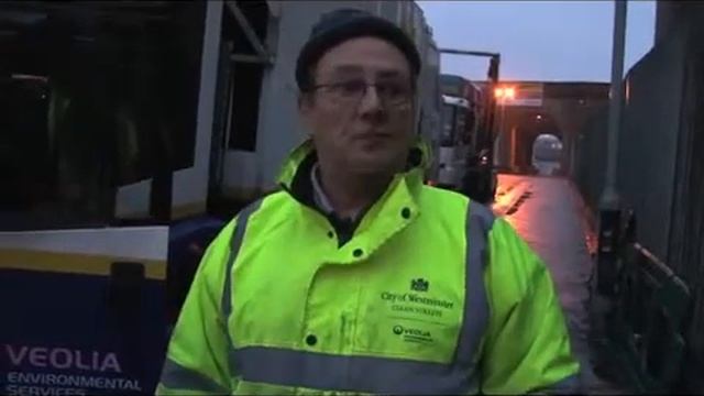 below the waste line Rolling with London s bin men - video Environment guar-1.mp4 смотреть онлайн