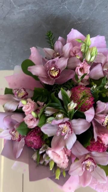 Орхидеи и ранункулюсы #love #flower #design #style #флористика #цветы смотреть онлайн