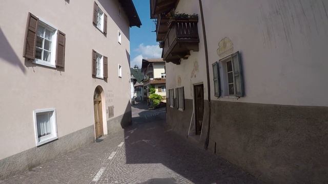 מעבר בתוך בתים בכפר TESERO смотреть онлайн