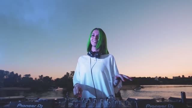 Miss Monique - Live @Atlas Weekend смотреть онлайн