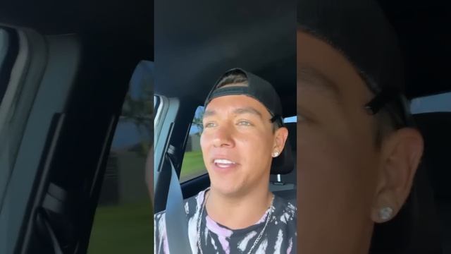 Coconut water is pink?! 🥥 #FruitStandLady смотреть онлайн