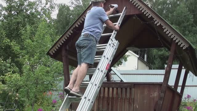 Повесил светильник на солнечной батарее/ Испытал лестницу - стремянку смотреть онлайн