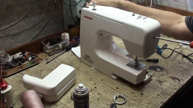 Швейная Машина Janome Escape V-17 смотреть онлайн