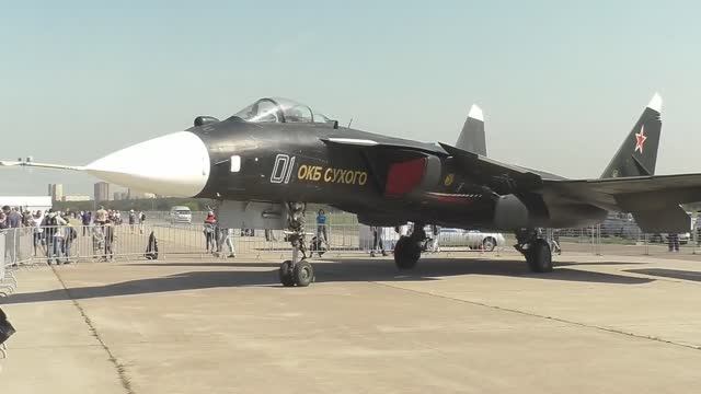 МАКС-2019. Экспериментальный палубный истребитель Су-47 "Беркут" на статической площадке.