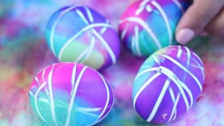 Как красиво покрасить ЯЙЦА на Пасху. Пасхальные яйца. Оригинально и очень Просто смотреть онлайн