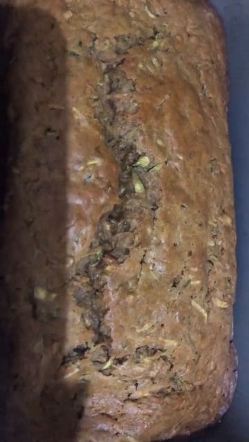 Healthy & delicious zucchini bread #zucchini #bread #shorts смотреть онлайн