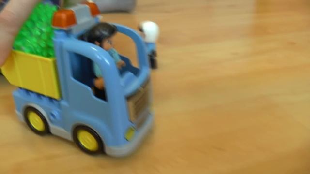 Полицейская машинка прокалывает колесо - для детей смотреть онлайн