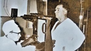 Люди в белых халатах. Поет Галина Хомчик