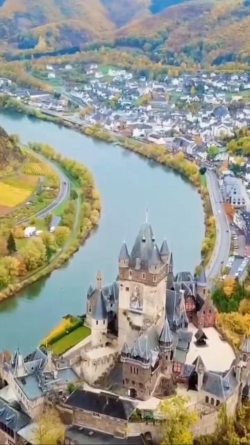 Cochen Castle смотреть онлайн