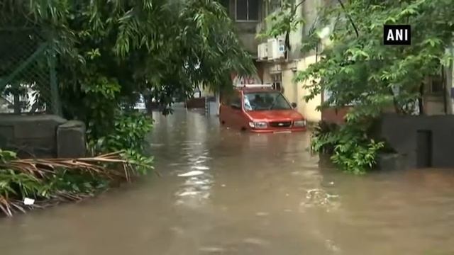 Heavy rain causes water logging in low lying areas of Mumbai - Maharashtra News смотреть онлайн