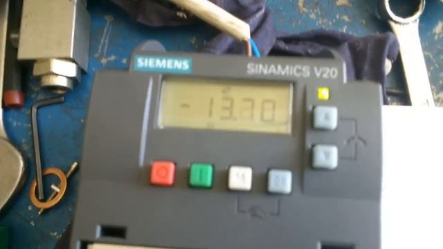 Playing with SIEMENS SINAMICS V20 INVERTER смотреть онлайн