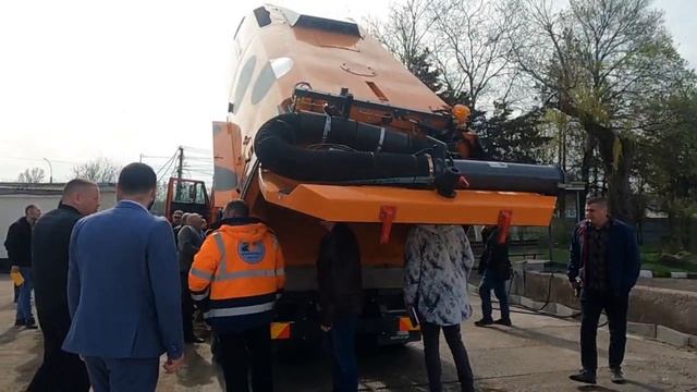 Подметально-вакуумная спецтехника КАМАЗ — для Крымавтодор смотреть онлайн