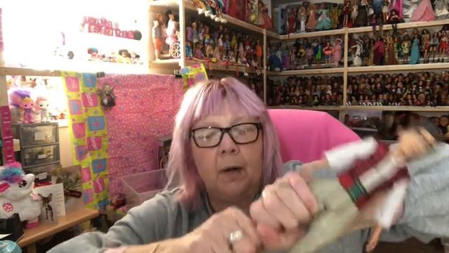 ALADDIN DOLLS UNBOXING ADULT COLLECTOR смотреть онлайн