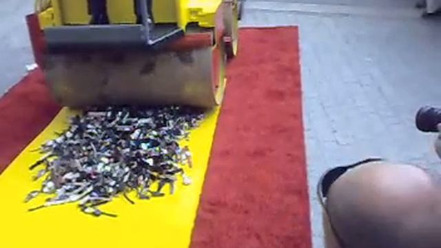 Publiczne zgniatanie zegarków смотреть онлайн