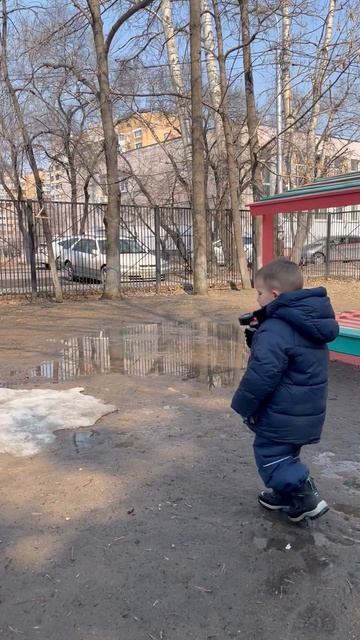 Володя гуляет на площадке детского сада. Володя и красный трактор. Володе 3,8 года смотреть онлайн