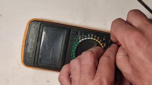 Обзор мультиметра DT9205 .Что внутри.