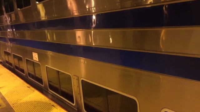 Train 5006 Leads Westbound 2711 at Babylon смотреть онлайн