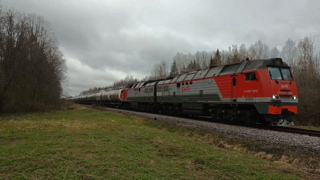 Мигающий 2ТЭ25КМ-0553 с грузовым поездом. Оредеж - Заклинье, Окт Ж/Д смотреть онлайн