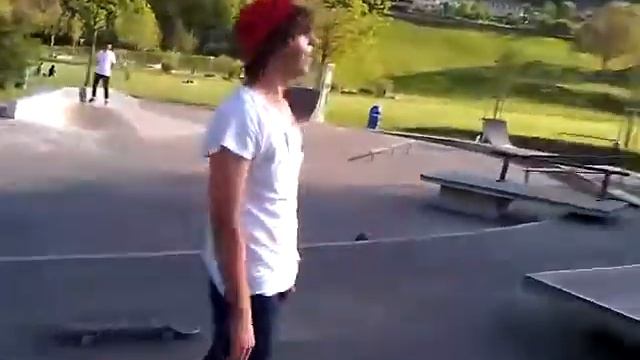 Rolf Straubhaar Broken Board смотреть онлайн