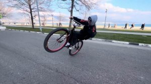 Покатушка по городу - Стант на велосипеде -  стрит покатушка