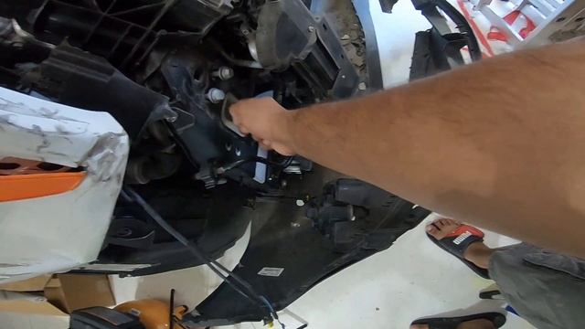 Rebuilding A Wrecked 2015 Jeep Renegade Part 1 смотреть онлайн