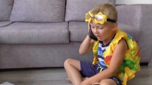 Полицейские спасают машинку