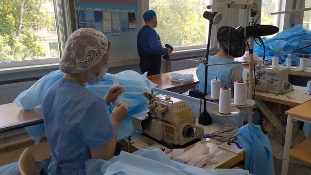 200 тысяч комплектов медицинской одежды изготавливает «Здравмедтех-Н» в Бердске смотреть онлайн