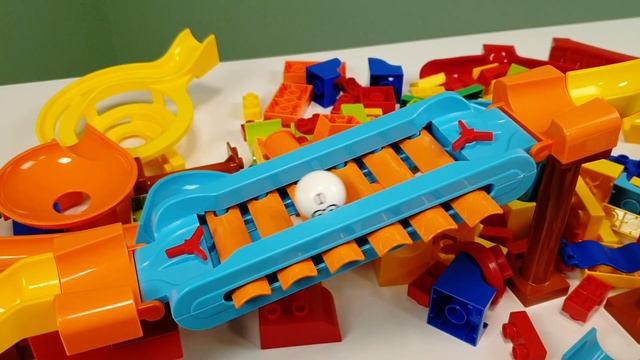 Шарики катятся по спирали - для детей смотреть онлайн