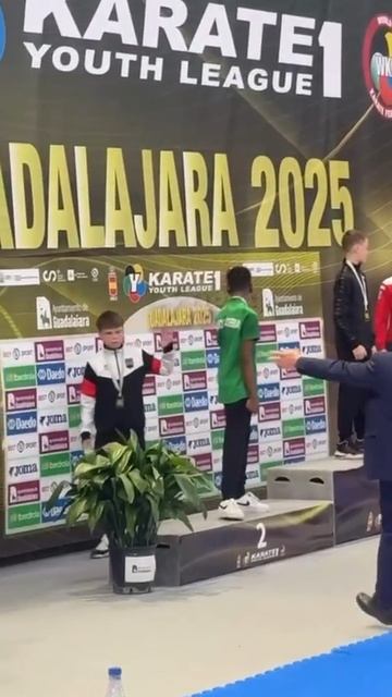 В Испании 13-летний украинец на молодёжном чемпионате мира по карате проиграл россиянину и саудиту. смотреть онлайн