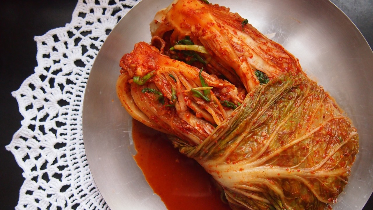 Традиционная корейская кухня: Пэчу кимчи (배추김치) или кимчи из пекинской капусты.