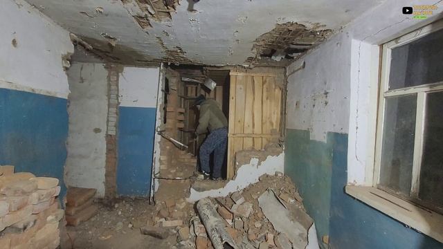 КУПИЛИ ДОМ НА ЮГЕ ПОДГОТВИЛ СТНЕНЫ НА КУХНЕ К ОБОЯМ РАЗБИРАЮ БАНЮ НЕ ЗНАЮ КАК БЫТЬ ГРЯДУТ ИЗМИНЕНИЯ смотреть онлайн