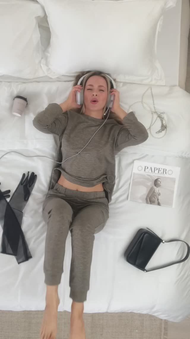 если бы решение всех дел происходило из кровати, то это выглядело бы так! смотреть онлайн