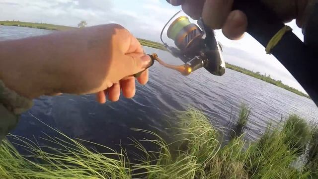 Вот это рыбалка крупная щука даёт жару, окунь клюёт на каждом забросе. Не рыбалка а сказка. смотреть онлайн